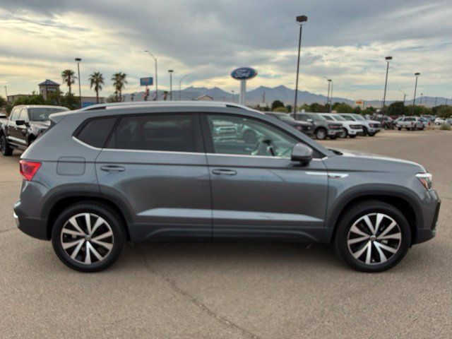 Used 2022 Volkswagen Taos SE FWD image 4