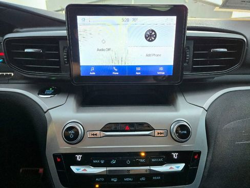 Used 2021 Ford Explorer XLT image 30