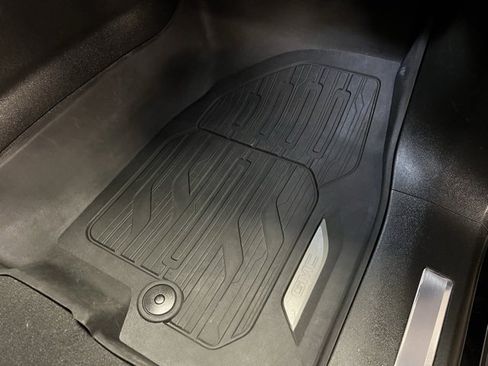 Used 2023 GMC Yukon XL SLT image 35