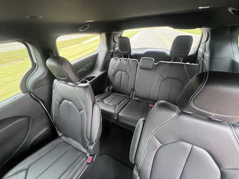 New 2026 Chrysler Pacifica Select image 18