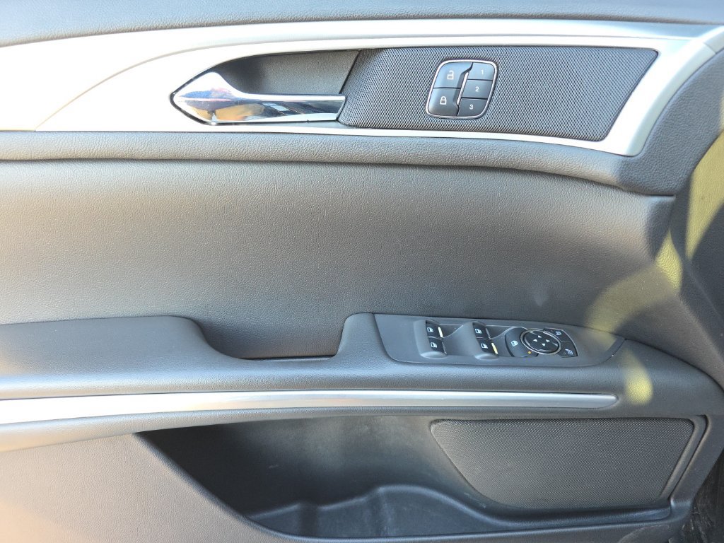 Used 2014 Lincoln MKZ AWD image 13