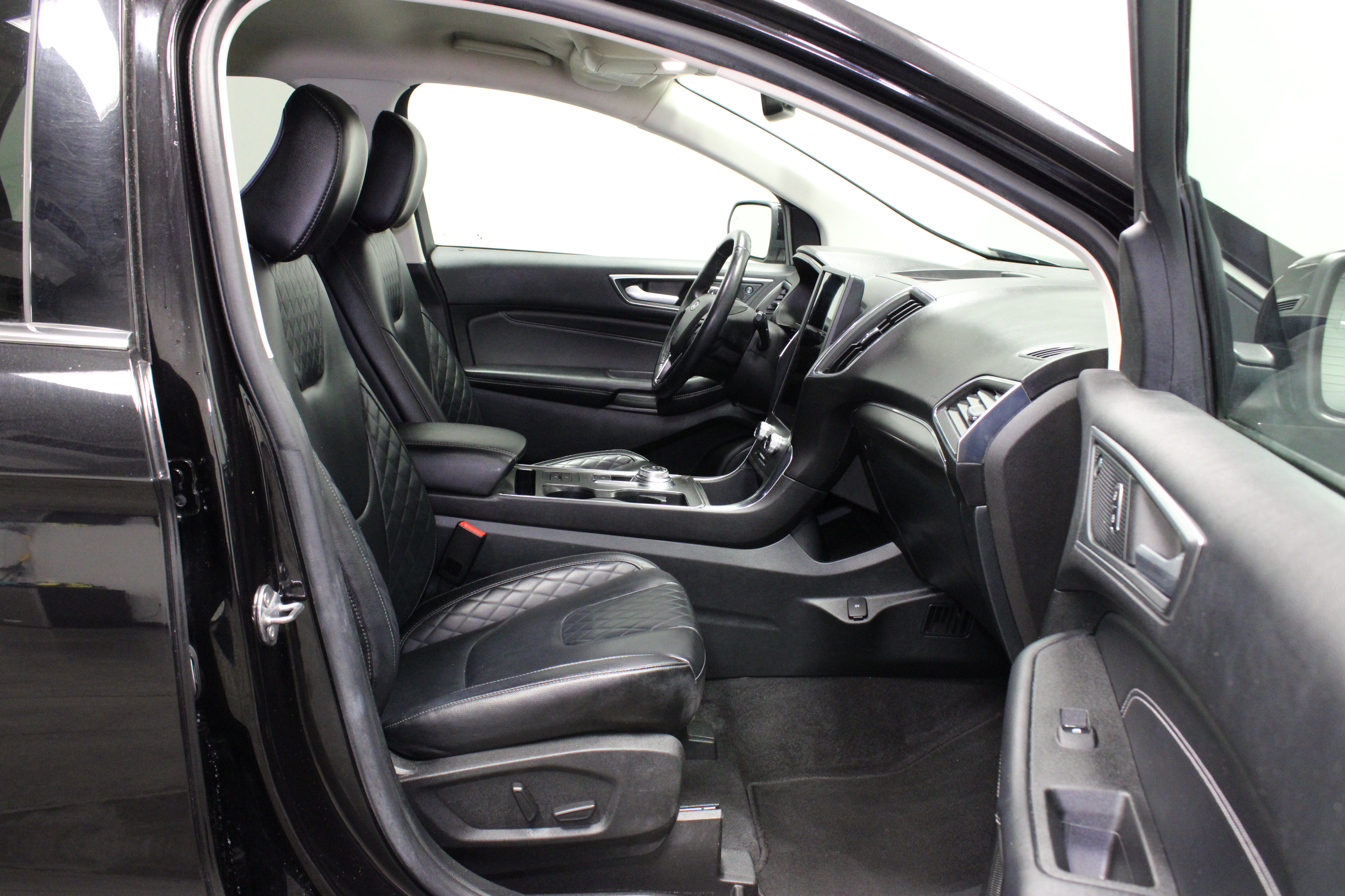 Used 2024 Ford Edge Titanium AWD/4WD image 14