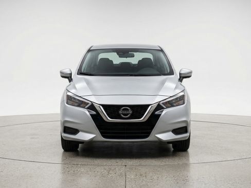 Used 2025 Nissan Versa SV image 2