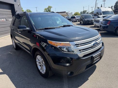 Used 2013 Ford Explorer XLT AWD/4WD image 3
