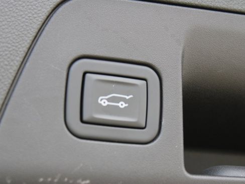 Used 2023 Buick Envision Essence image 28