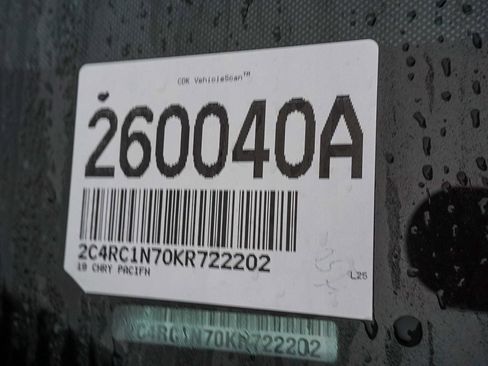 Used 2019 Chrysler Pacifica Limited w/ Advanced Safetytec Group image 27