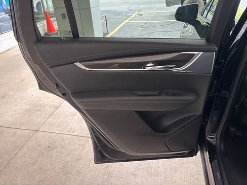 Used 2025 Cadillac XT6 Sport image 23