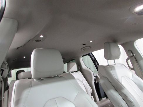 Used 2021 Chrysler Voyager Lxi image 80
