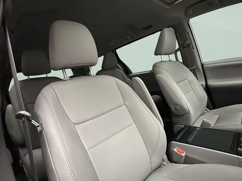 Used 2020 Toyota Sienna XLE w/ XLE Navigation Package AWD/4WD image 20