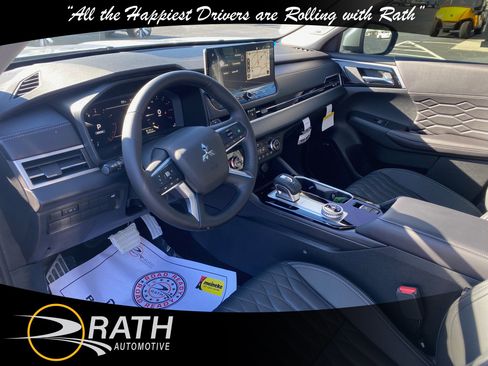 New 2025 Mitsubishi Outlander SEL image 13