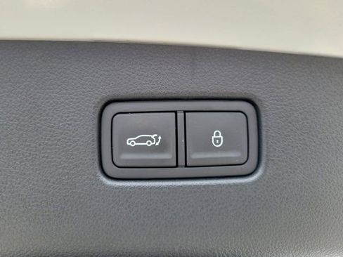 Used 2025 Genesis GV70 2.5T w/ Sport Prestige Package AWD/4WD image 9