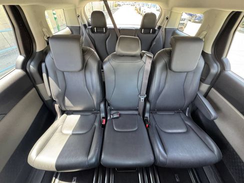 Used 2026 Kia Carnival FWD image 41
