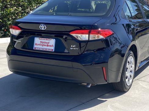 Certified 2025 Toyota Corolla LE FWD image 4