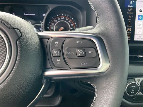 Used 2025 Jeep Wrangler Unlimited Sahara AWD/4WD image 22