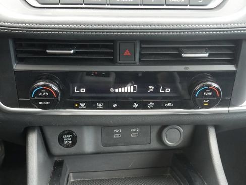 Used 2024 Nissan Rogue SV FWD image 18