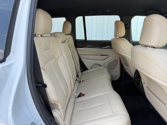 Used 2024 Jeep Grand Cherokee Limited AWD/4WD image 30
