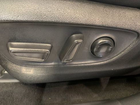 Used 2023 Toyota Highlander Limited AWD/4WD image 19