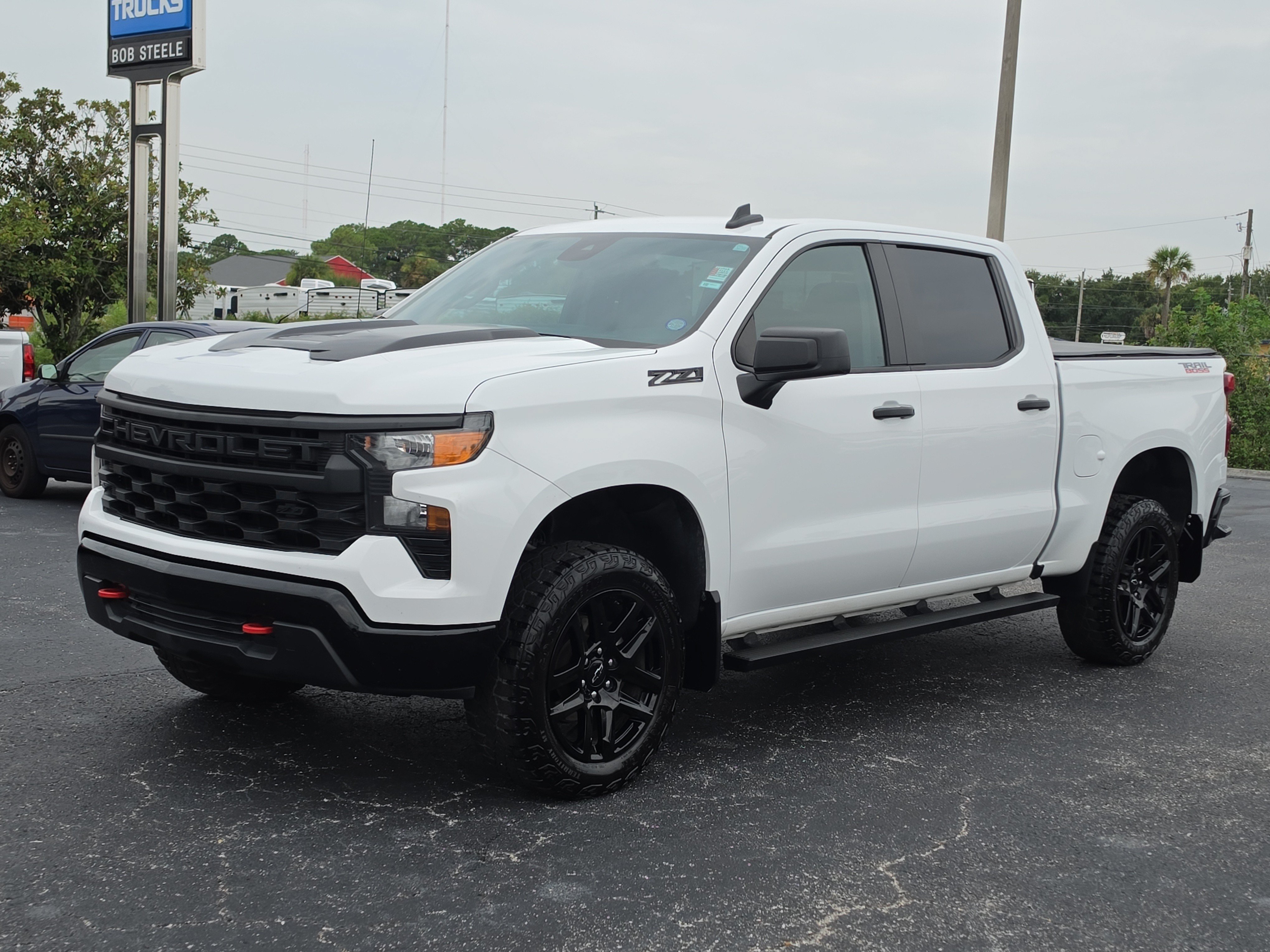 Used 2023 Chevrolet Silverado 1500 Custom Trail Boss w/ LPO, Dark Essentials Package AWD/4WD image 2