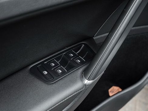 Used 2019 Volkswagen Golf R 4-Door AWD/4WD image 23