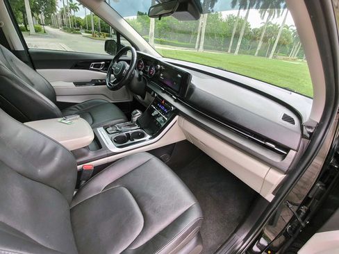 Used 2022 Kia Carnival EX FWD image 44