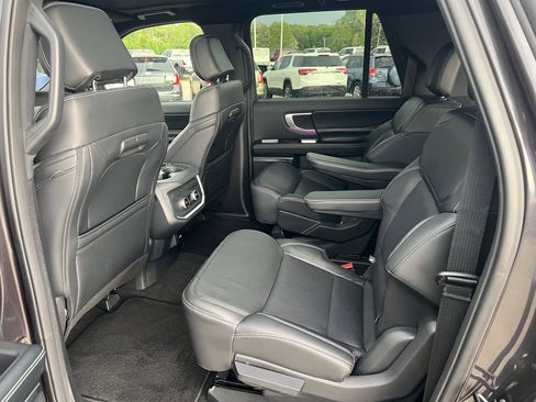 Used 2025 Ford Expedition Max Platinum w/ Stealth Appearance Package AWD/4WD image 18