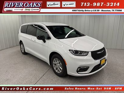 New 2026 Chrysler Pacifica Select