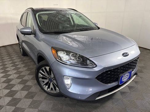 Used 2022 Ford Escape Titanium AWD/4WD image 2