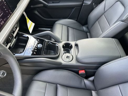 New 2026 Porsche Cayenne image 17