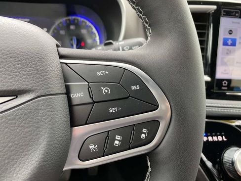 New 2027 Chrysler Pacifica Select AWD/4WD image 15