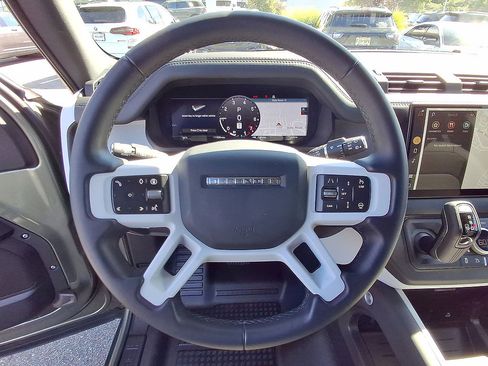Used 2025 Land Rover Defender 110 X-Dynamic SE AWD/4WD image 22