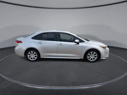 Used 2023 Toyota Corolla LE FWD image 9