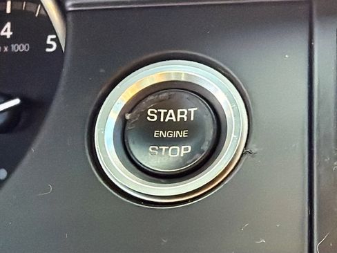 Used 2018 Land Rover Discovery Sport SE image 34