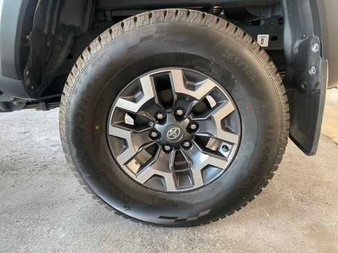 Used 2021 Toyota Tacoma TRD Off-Road w/ Technology Package AWD/4WD image 31