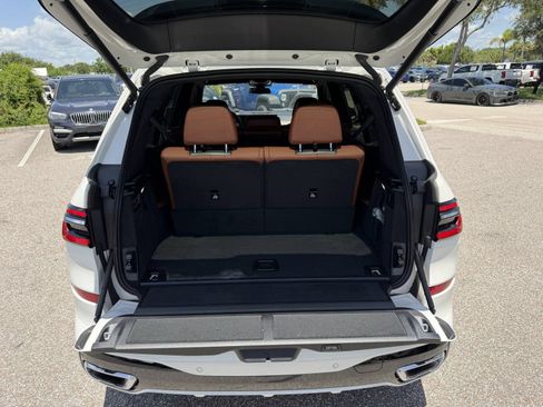Used 2023 BMW X7 xDrive40i w/ M Sport Package AWD/4WD image 12
