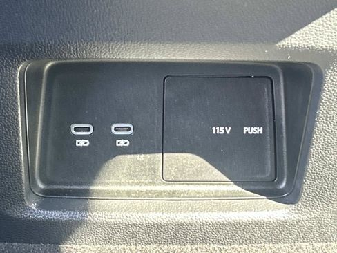 Certified 2025 Volkswagen Atlas Cross Sport SE AWD/4WD image 20