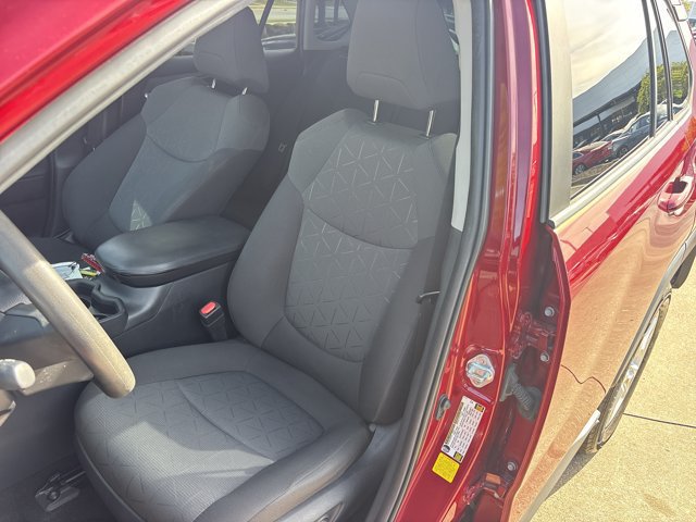 Used 2021 Toyota RAV4 XLE w/ Convenience Package FWD image 20