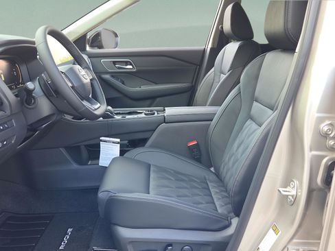 New 2026 Nissan Rogue Platinum w/ Platinum Premium Package AWD/4WD image 9