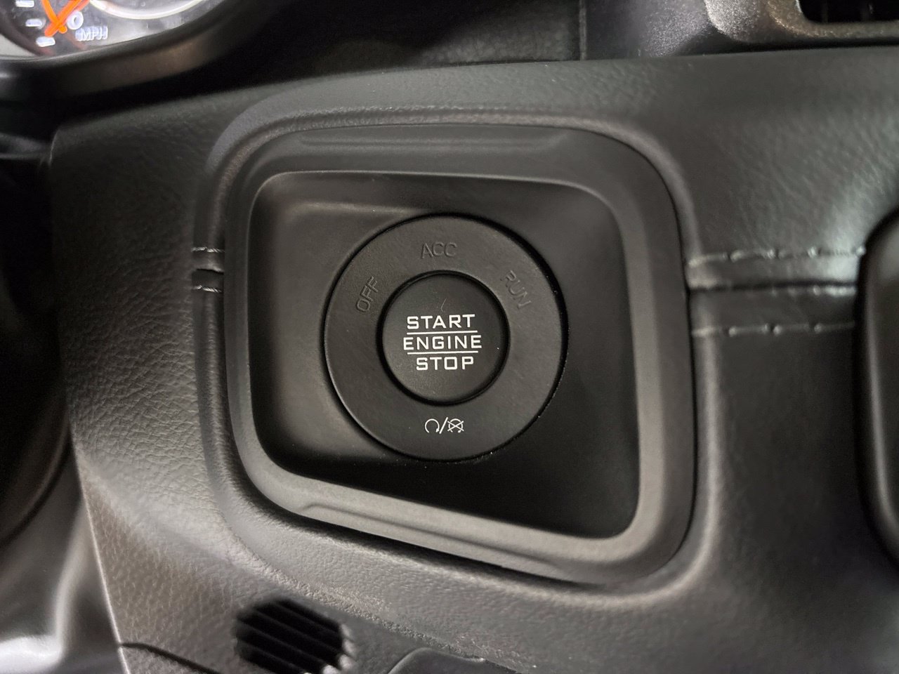 Used 2026 Jeep Wrangler Unlimited Sahara AWD/4WD image 16