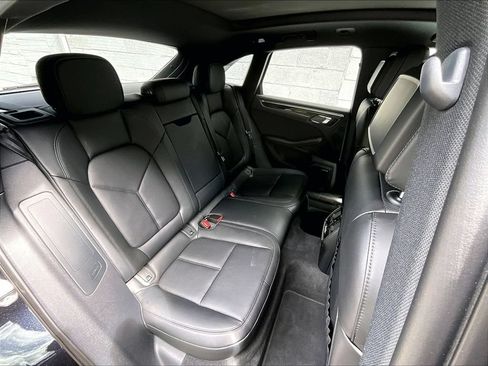 Used 2026 Porsche Macan AWD/4WD image 21