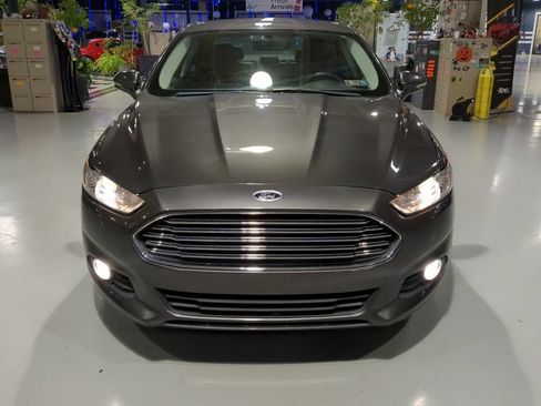 Used 2016 Ford Fusion SE w/ Equipment Group 202A FWD image 3