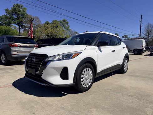 Used 2023 Nissan Kicks S image 2