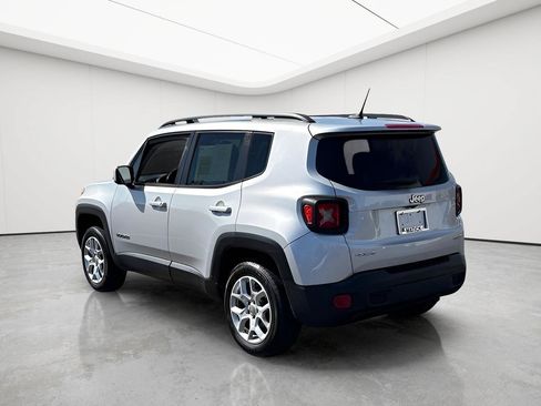 Used 2015 Jeep Renegade Latitude AWD/4WD image 6