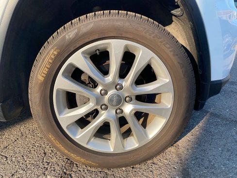 Used 2017 Jeep Grand Cherokee Limited AWD/4WD image 7