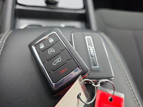 Used 2026 Jeep Grand Cherokee L 4WD image 29