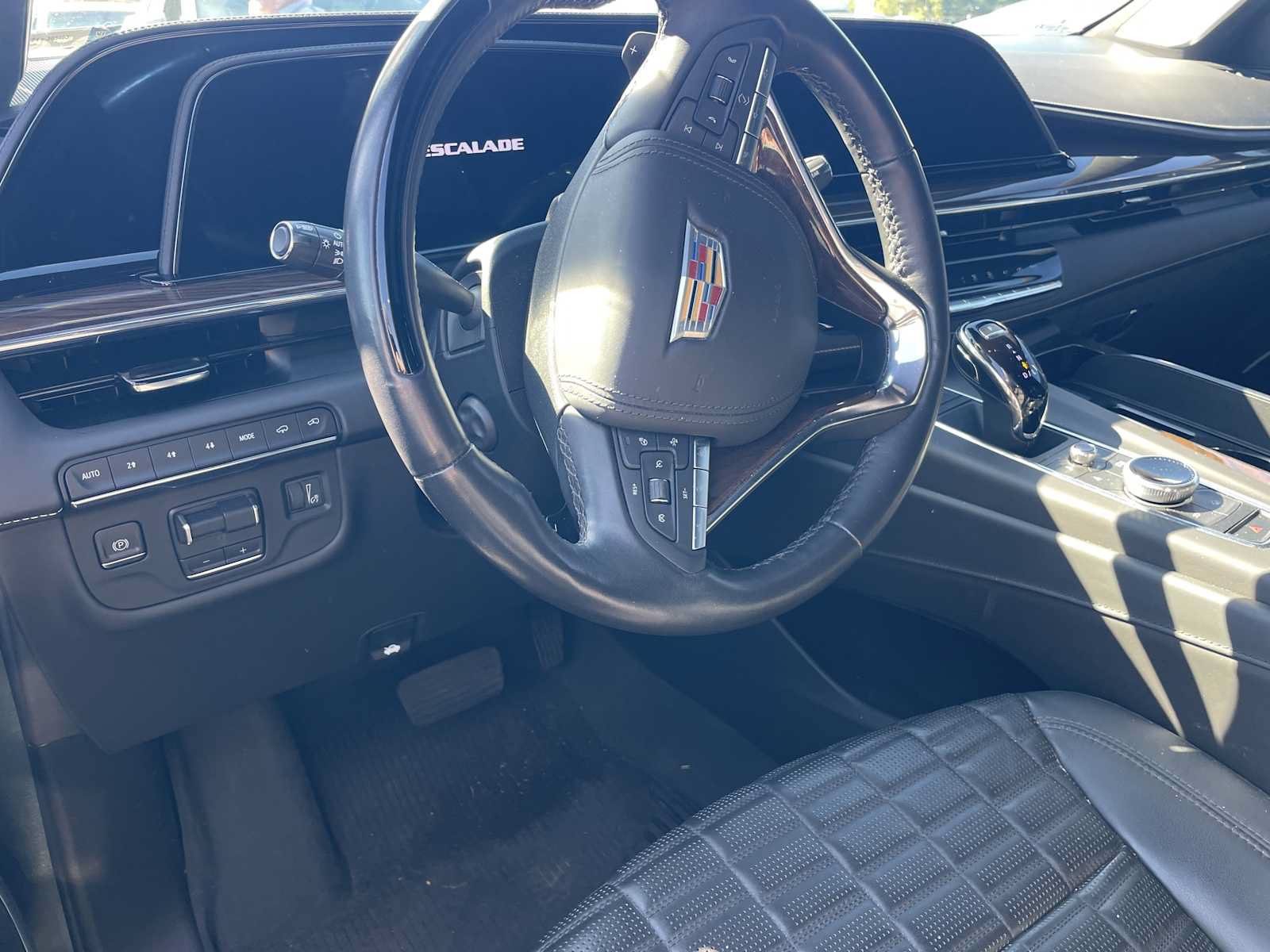 Used 2024 Cadillac Escalade ESV Sport Platinum w/ Heavy-Duty Trailer Package AWD/4WD image 6