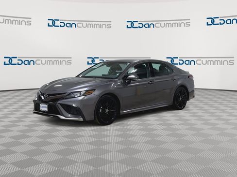 Used 2024 Toyota Camry XSE FWD image 4