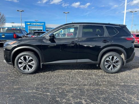 Used 2023 Nissan Rogue SV image 4