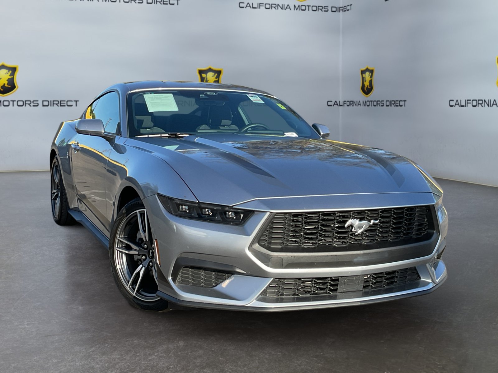 Used 2025 Ford Mustang Coupe RWD image 3