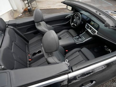 Used 2021 BMW 430i Convertible w/ Premium Package image 17