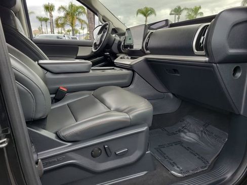 Certified 2025 Ford Expedition Active AWD/4WD image 21